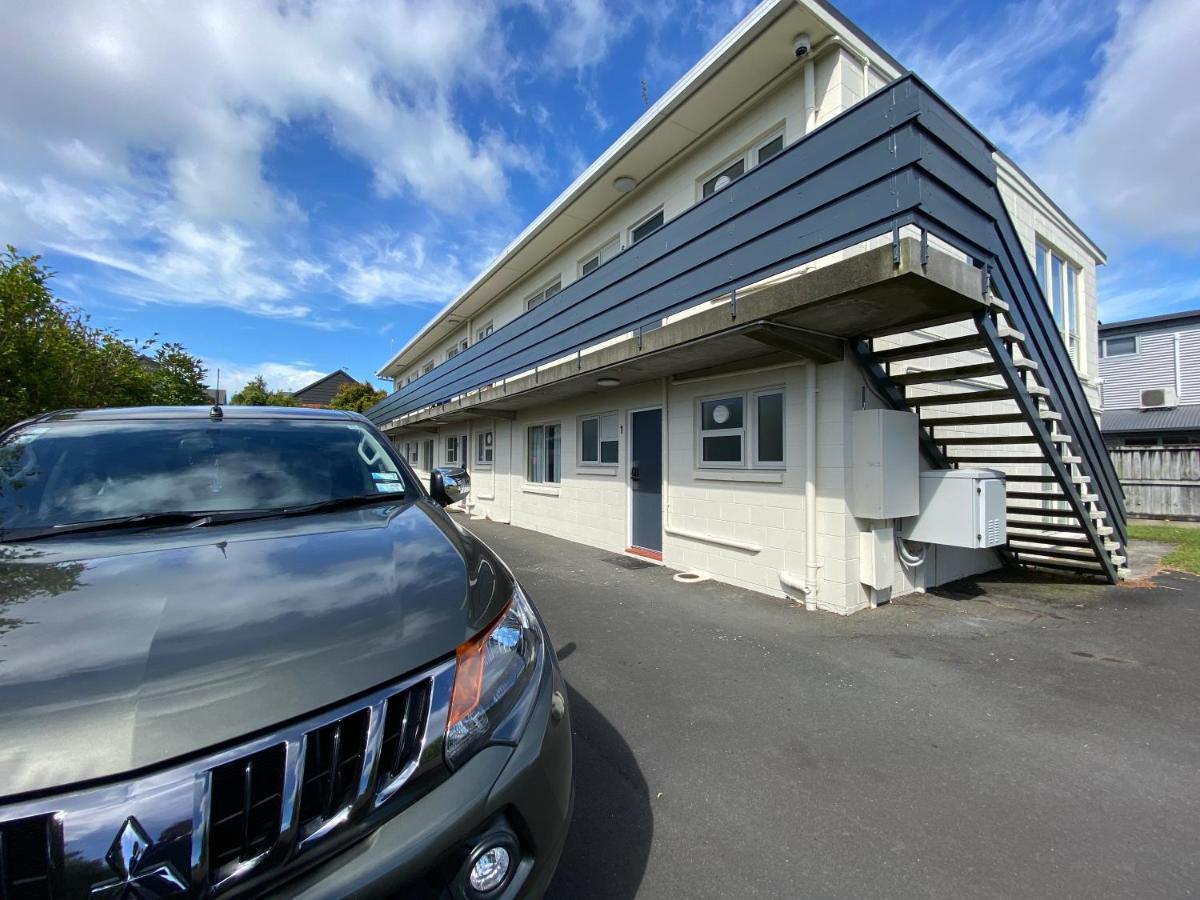 Ulster Apartments Hamilton Exterior photo